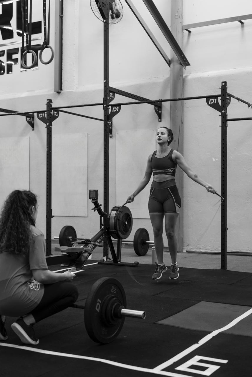 Personal trainer Mariana Wasieleski em Pelotas se exercitando